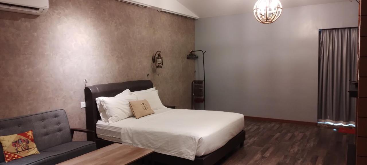 Iconic & Pods Hotel *
