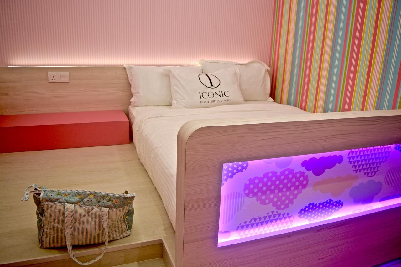 Iconic & Pods Hotel