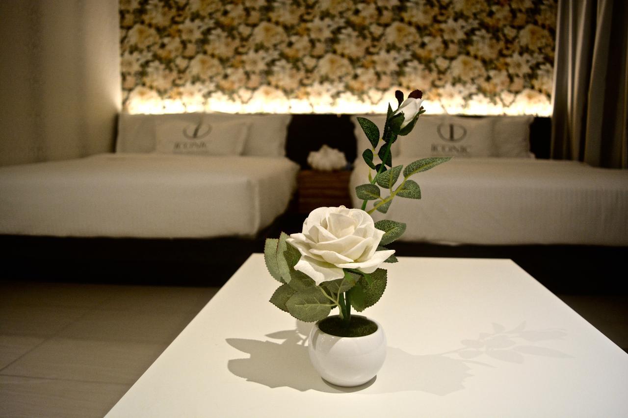 Iconic & Pods Hotel