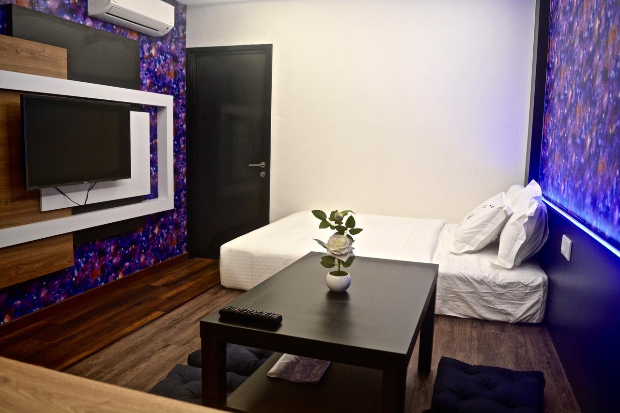 Hotel Iconic & Pods
