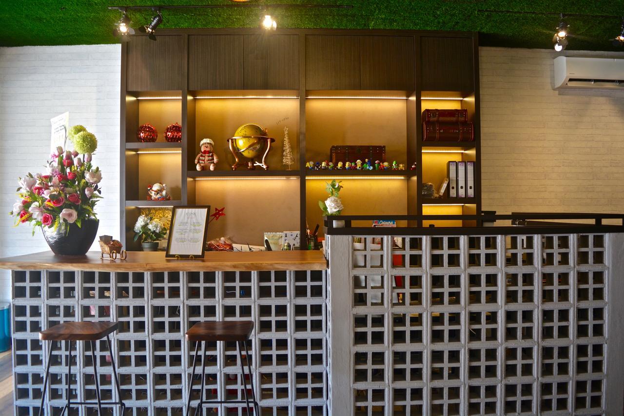 Iconic & Pods Hotel *